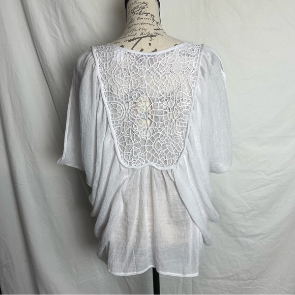 AZUCAR  White Flowy Blouse with Mesh Detail Size L -  NWT - Picture 3 of 11